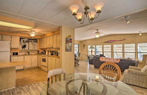 On-Site Canal Access St James City Home - Foto 7