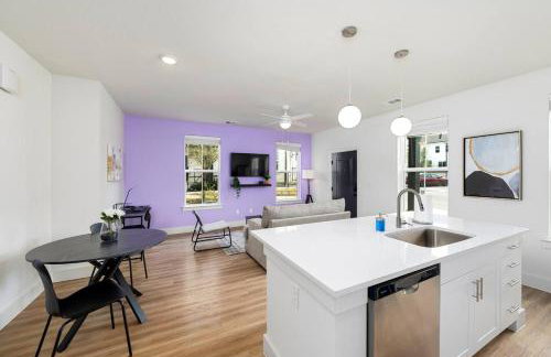Exclusive 1BR Luxe Haven in Ideal Spot - Photo 4