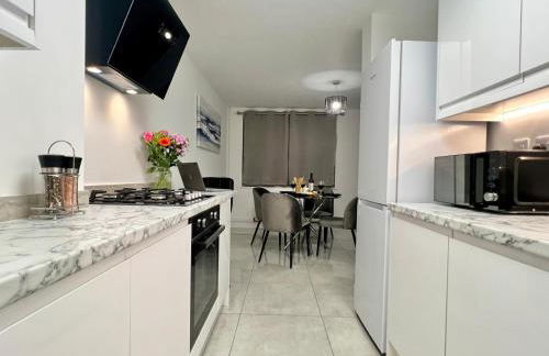 Borage House- Crawley,3BR House, Wifi, Parking, Close to Gatwick Airport, Contractor friendly, short and long term stays welcome - Foto 39