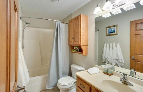 Spacious Lakefront Home with Spectacular Views! - Foto 11