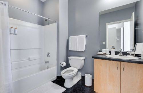 West Loop - City Views With In & Out Parking 2 - Photo 35