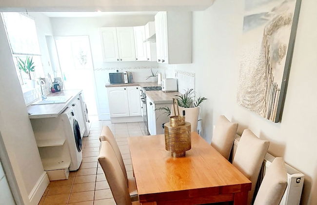 Lligwy House - Charming 3-bed House in Holyhead - Photo 10