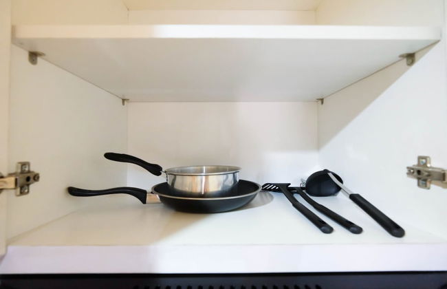 Bright and Stylish 1BR The Oasis Apartment Cikarang - Foto 14