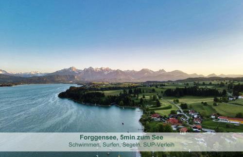 Chalet - Ferienwohnungen - Biohof Stöger - Panoramasüdbalkon - grandiose Aussicht auf See, Berge und Schloss Neuschwanstein - Foto 3