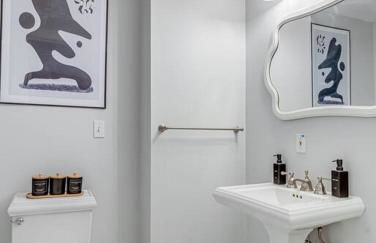 Upscale Historic Home near Downtown, Hall of Fame, Beach, Arenas - Foto 3