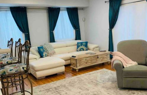 A Regal Retreat- Exclusive Parking, Prime Location - Foto 10