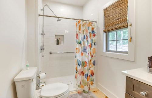 New 3BR Lakefront Home w Dock and Fishing Pond - Foto 17