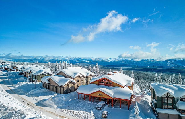 Grizzly Ridge Getaway Brand New, Hot Tub, Sleeps 11 - Photo 38