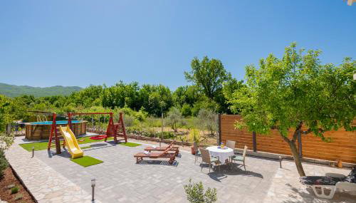 Nika Vacation House - Foto 3, Garden, sunbed