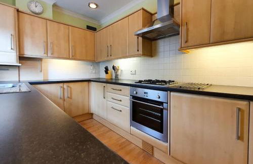Parkgate Apartment - Near M90, Amazon, Edinburgh - Photo 7