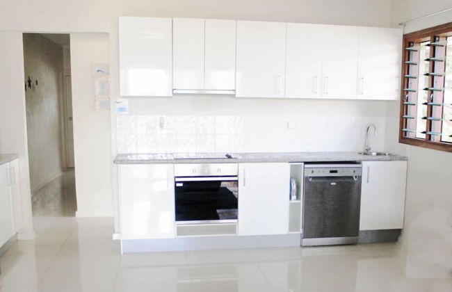 Vanuatu Beachfront Apartments - Photo 18