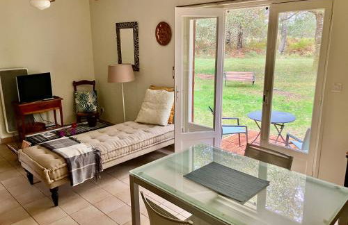 Maison en forêt, calme, proche village et piste cyclable - meublé 3 étoiles - Foto 3