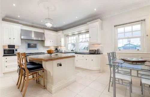Superb 5 bedroom Villa 16 mins from City Centre - Foto 20
