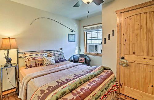 Serene Cabins with Decks and 8 Acres on Kiamichi River - Foto 17