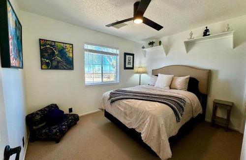 Epic Views, Huge House, Acres of J-Trees to explore, Hot Tub, Pool, AC, and Mini-Golf - Foto 50