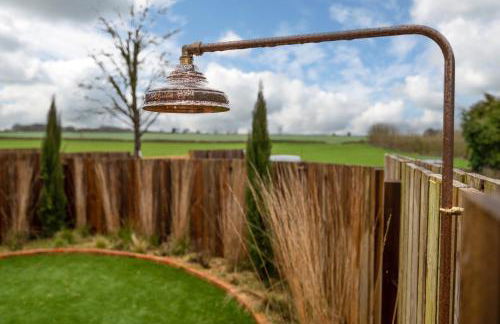 Designer Cotswold post house with external sauna - Foto 10