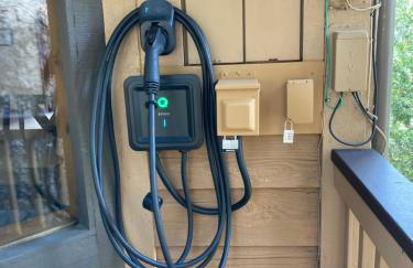 Cozy 3BR Dog-Friendly Cabin- Level 2 EV Chgr - Photo 6