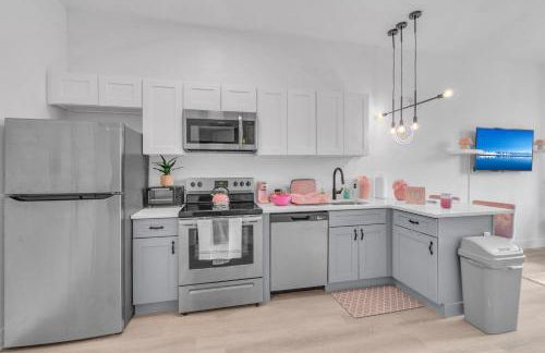 Pink Heaven Indoor Pool, FREE Parking, Near NYC - Foto 9