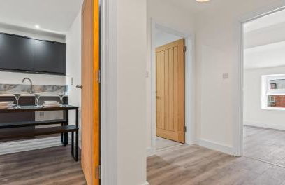 2BR Apartment with Sofa bed I Prime Town Centre Location I Gold St D-Lux, Modern Amenities, Walk to Train, Bus Stations, Shops & Cafés I Leisure and Business Stays Welcome - Foto 35