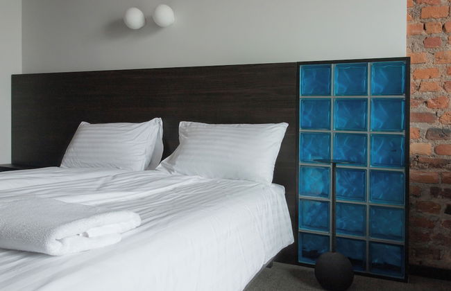 Resume Apartments - Photo 11