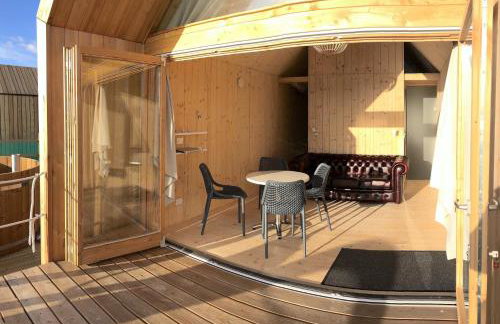 Lushna 1 Mezzanine at Lee Wick Farm Cottages & Glamping - Foto 2