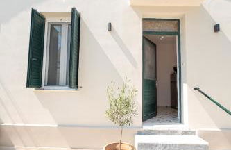 Sunny yard apartments - Photo 1