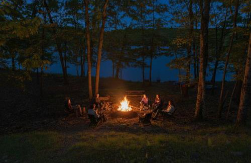 Lakefront Home, Hot Tub, Pool Access, Boats, Pets - Photo 10