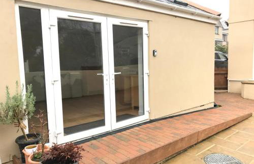 The Annex - Penzance town centre with parking - Photo 11