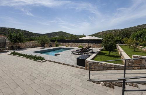 Villa Bosilen with private pool, near Trogir, Split airport, quiet area, family villa - Photo 19