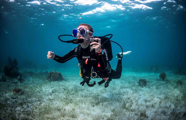 Bautismo de buceo en Cala’n Bosch - Foto 1