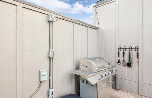 Best of The Cedars - Dallas Views Rooftop Luxury - Photo 32