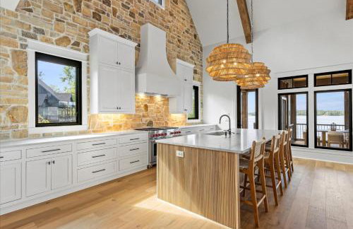 Luxe Lake Martin Home Pool Hot Tub Boat Dock - Foto 15