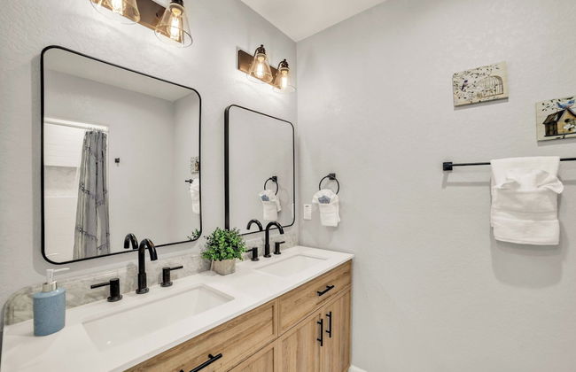 Spacious & Homey 4br/3ba W/amenities Near Downtown - Foto 23