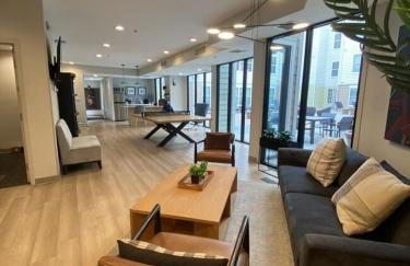 Contemporary 2BR2BA with Great Amenities - Foto 19