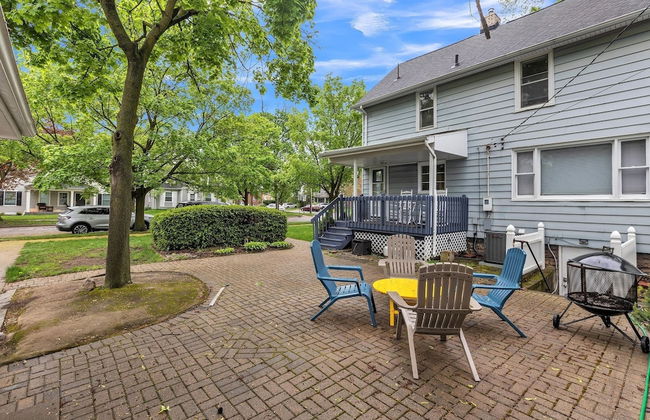 Unique Charmer: Outdoor Space & More Near Um 3 Bedroom Home by RedAwning - Foto 26