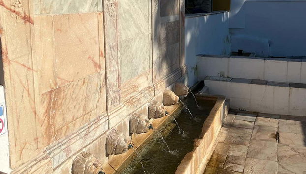 Pass by the charming Fonte das Bicas