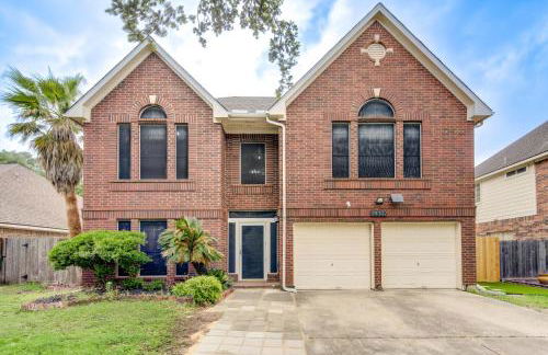 Amazing Getaway Home - 4 Bedrooms 2,5 Baths - West Houston, Katy, Richmond - Huge Pool, Mini-Golf, PingPong, Billards, BBQ, Katy Asian Town, Typhoon Waterpark, King Bed - Foto 5