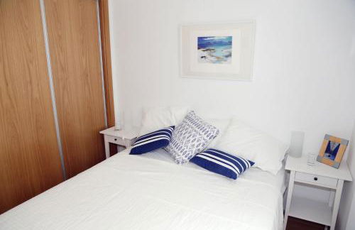 Quiet, Modern Apartment - Photo 21