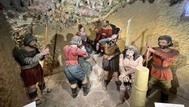 Visita guiada por el Museo Parroquial y la Cueva de los Judíos - Foto 3