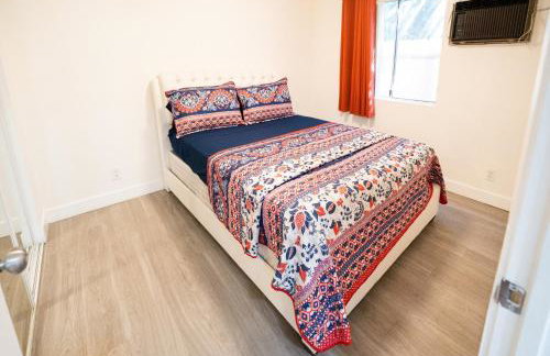 Cozy 2 Bedroom 1 Bathroom Apartment Ideal for Small Group in Koreatown Free Gated Parking Full Kitch - Foto 10
