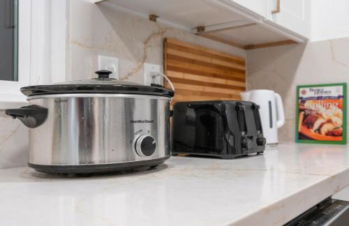 Entire Private Home with 4 Bedrooms 3 Bathrooms, Big Yard, View, , King Bed, 10 Parking, Available Now - Foto 80