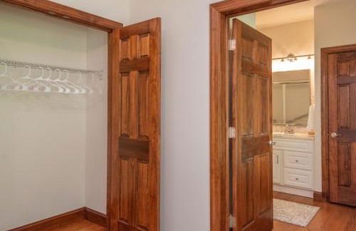 River Haven with Hot Tub - Foto 18