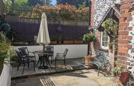 Charming 17th Century 2-bed Cottage in Medmenham - Foto 17