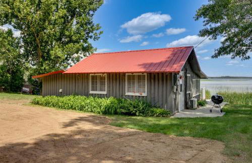 Lakefront Motley Cabin with Private Deck and Dock! - Foto 28