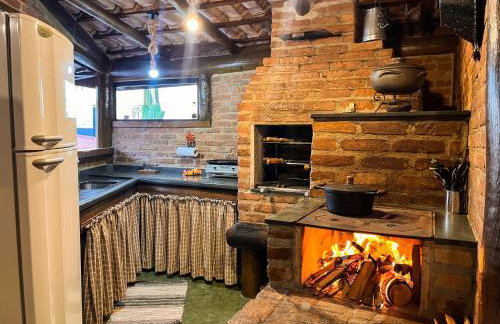 Casa de Hospedes Chalé Rustico com Banheira e Piscina Privativa a 1h de SP Espaço Totalmente Privativo - Foto 2