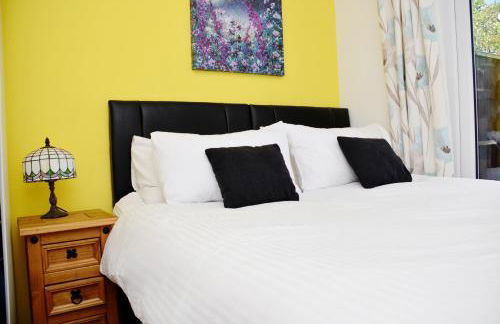 SM Dreams Unlimited Serviced Accommodation- Stanwell-Staines-Heathrow - Foto 9