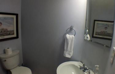 Lux Townhouse, Walk to All, Sleeps 6 Adults - Photo 18