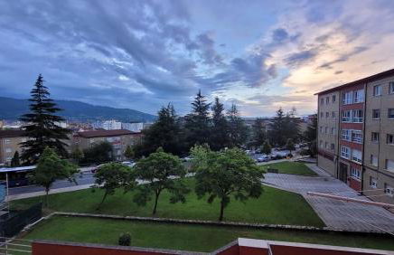 Apartamento con cocina abierta y vistas verdes - Foto 6