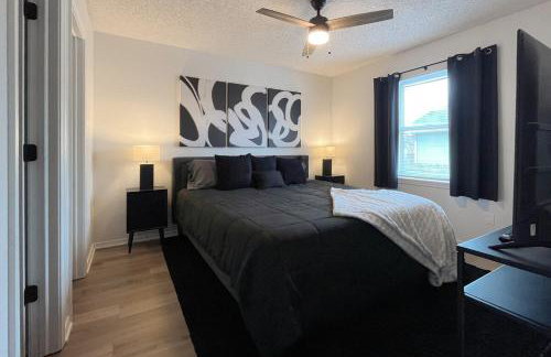 Lockmoor Landing 4BR Family Home with Office, Firepit & Large Backyard - Photo 4