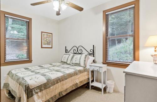 The Bott Cott: Cozy 3-Bedroom Retreat in Grand Haven - Foto 7